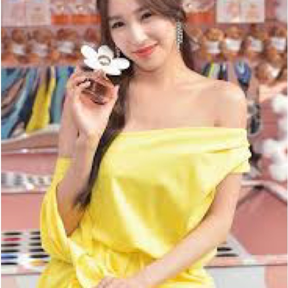 RUNWAY MARC JACOBS Belted one-shoulder crepe Greek Goddess gown - Picture 8 of 9